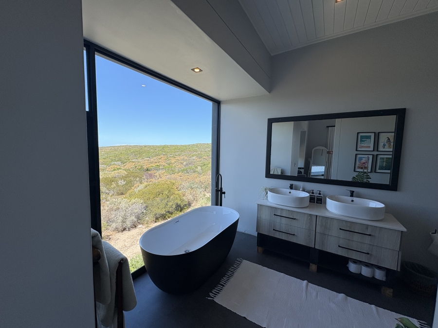 5 Bedroom Property for Sale in Pearl Bay Western Cape